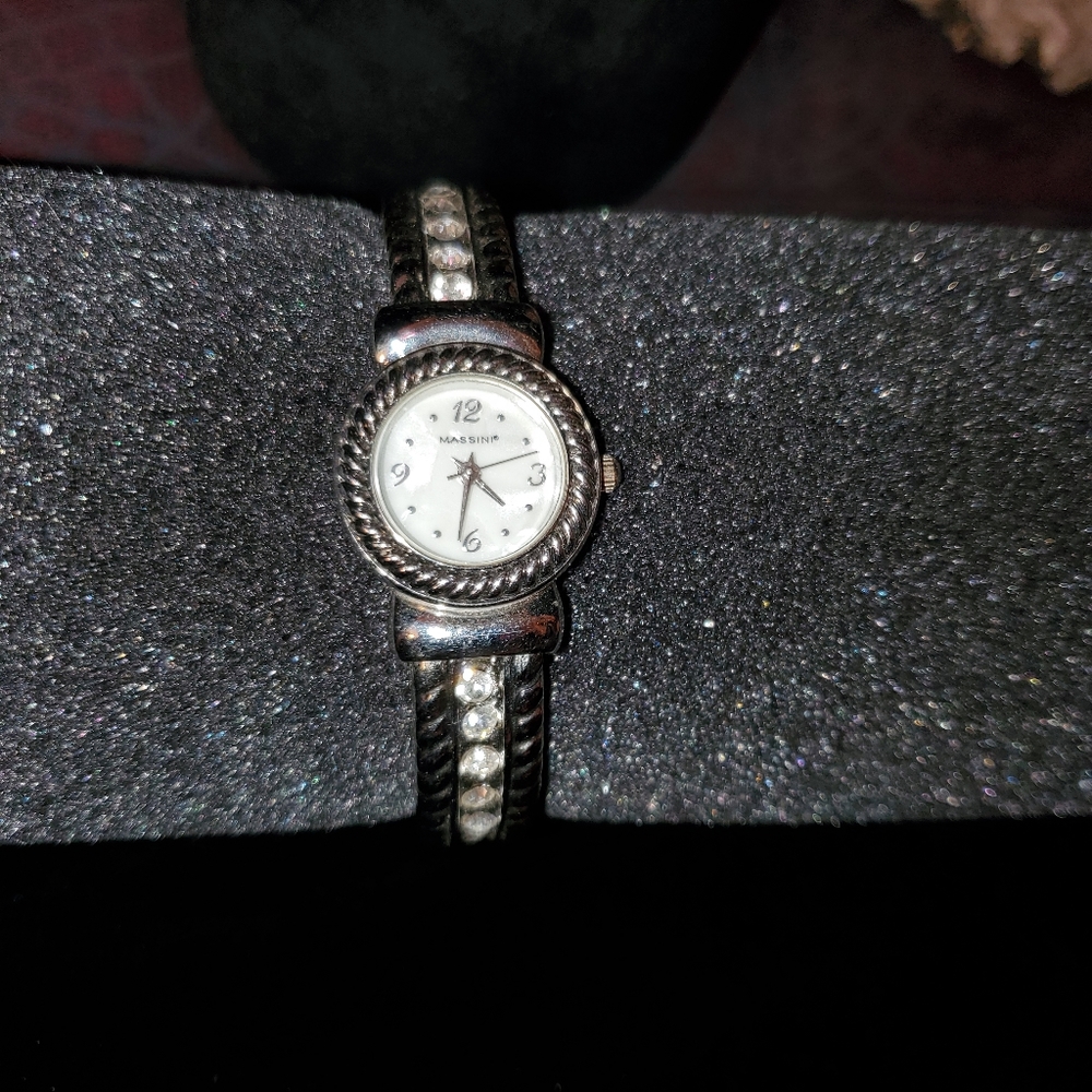🖤Pt. 2- VTG Gorgeous Silver & Rhinestone Watch🖤 - Picture 8 of 16